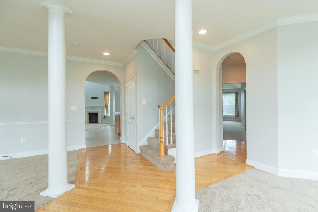 391 Sheerer Dr - Photo 7 of 50