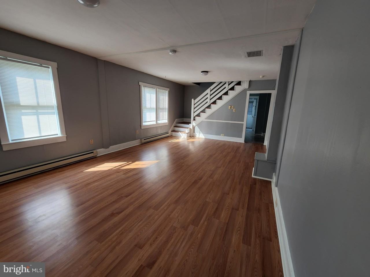 105 N George St - Photo 7 of 12