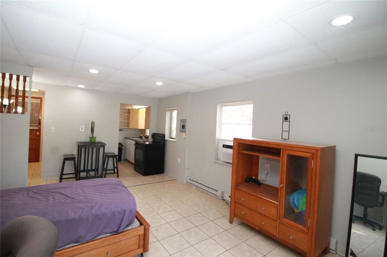 1079 W Magnolia St - Photo 3 of 5