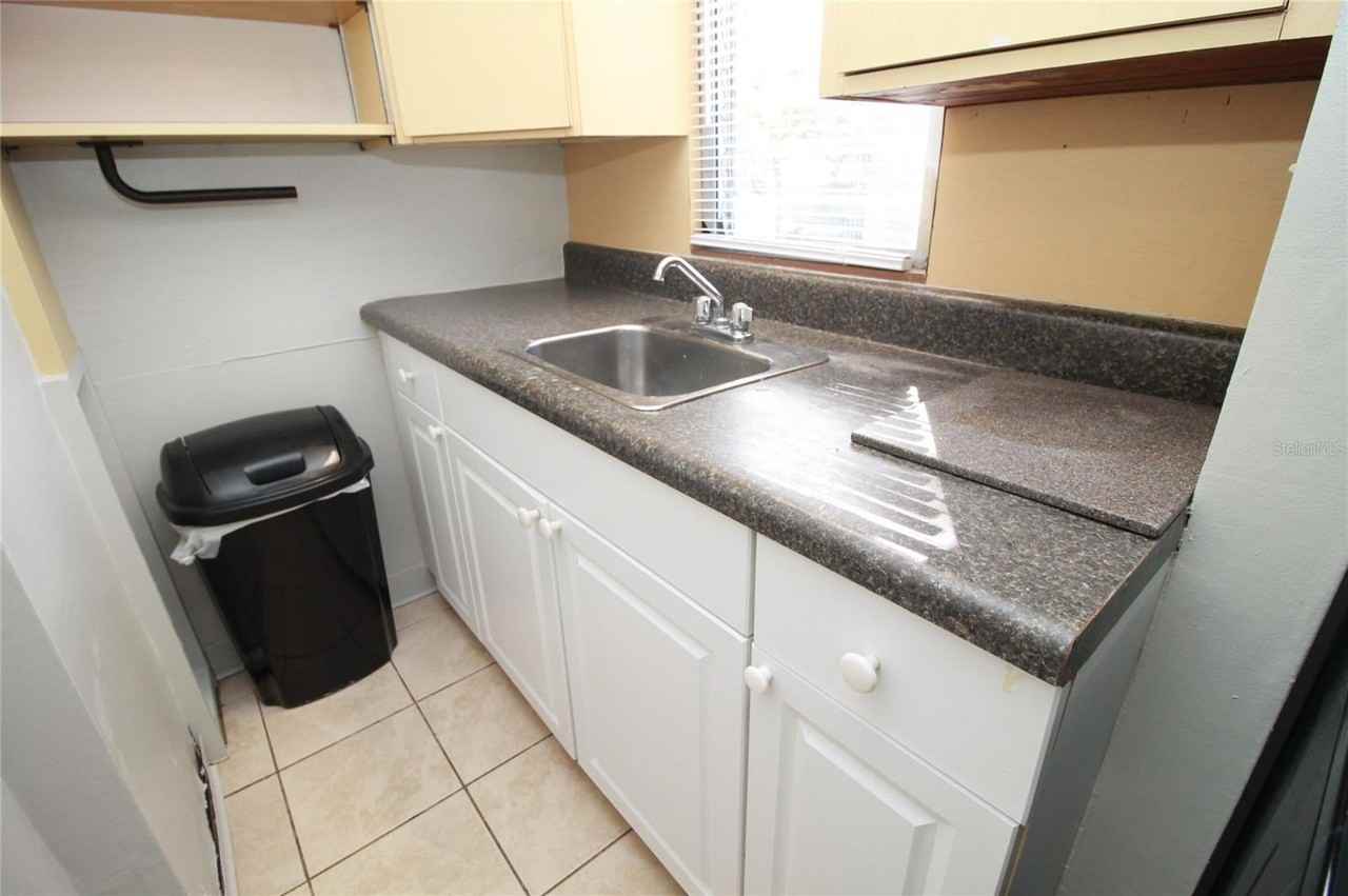1079 W Magnolia St - Photo 4 of 5