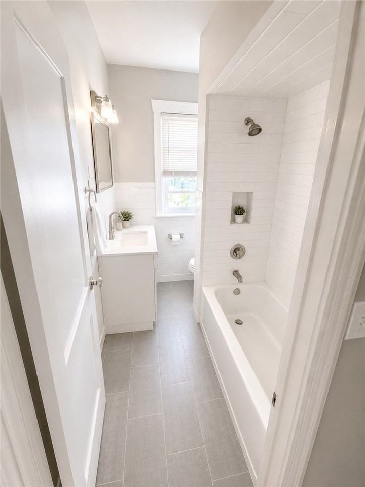 422 Pawtucket Ave - Photo 2 of 7