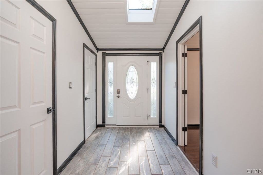 8403 Gaskin Rd - Photo 6 of 36