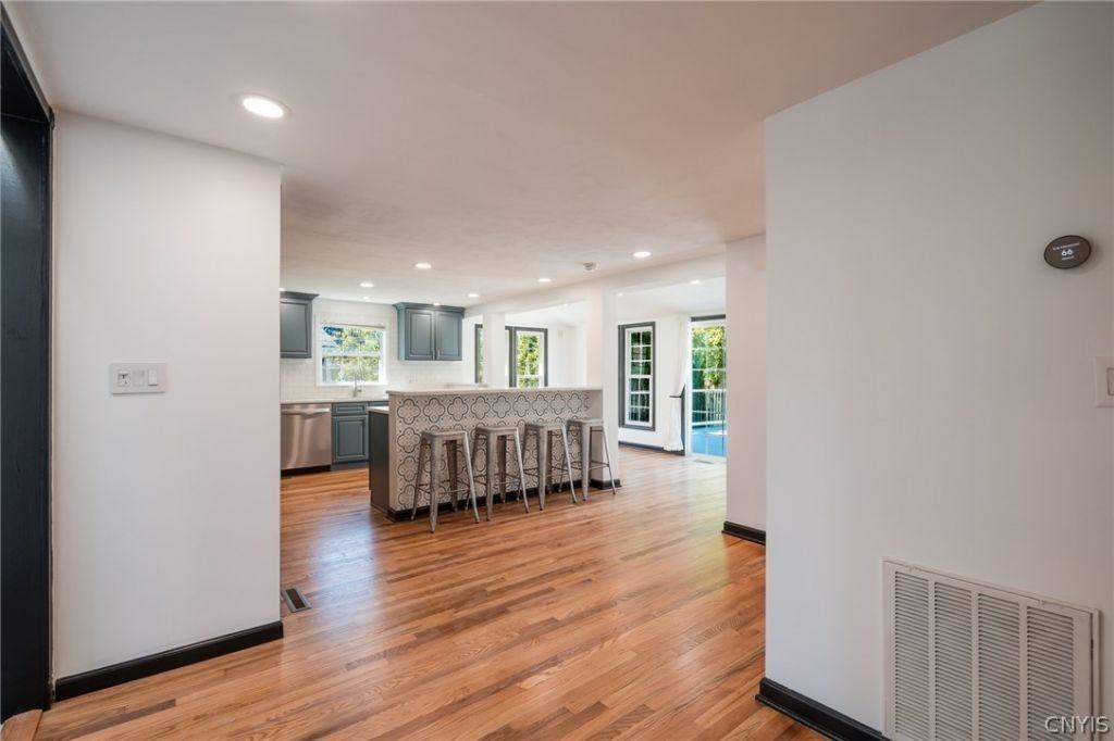 8403 Gaskin Rd - Photo 7 of 36
