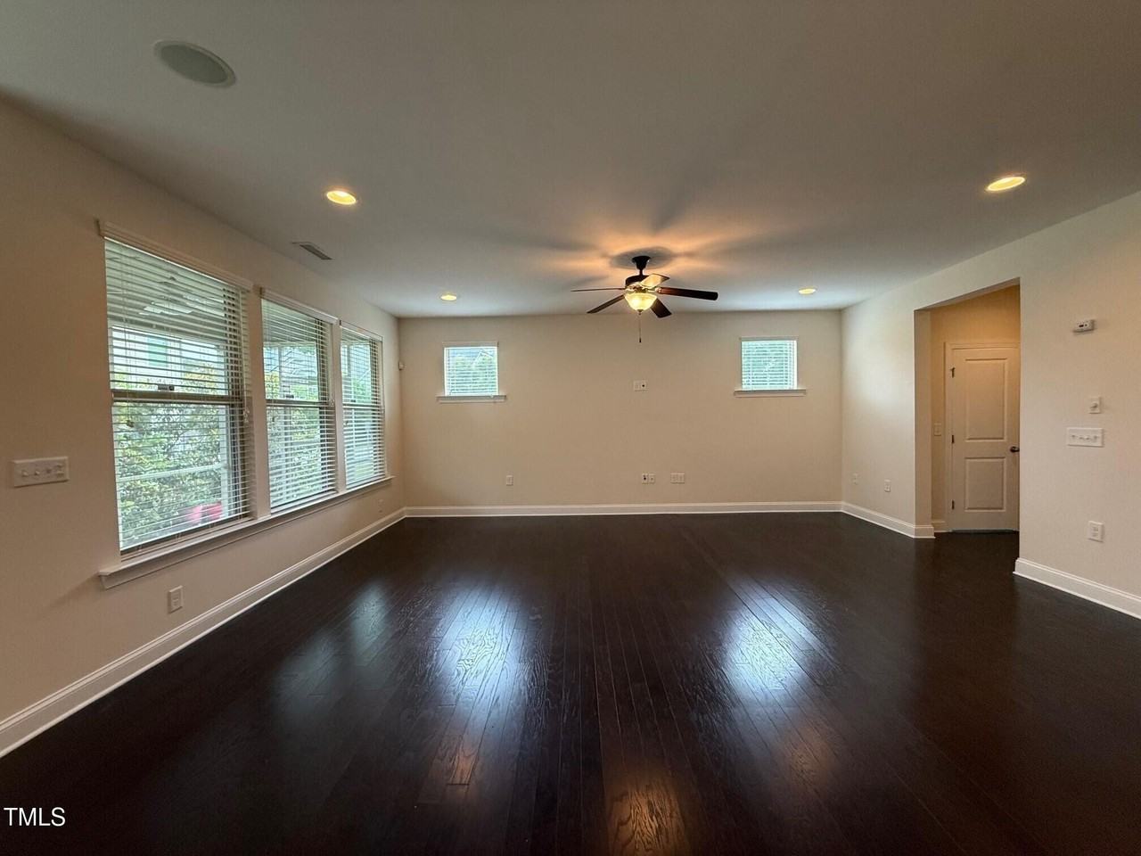 238 Begen St - Photo 4 of 36