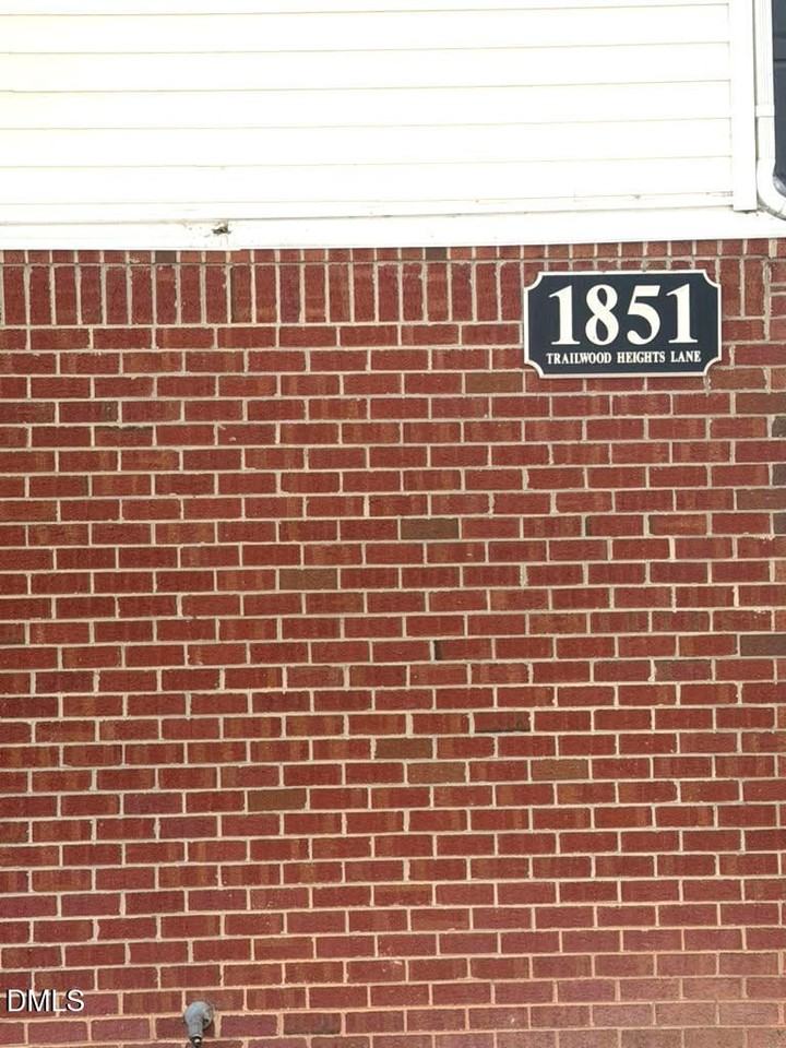 1851 Trailwood Heights Ln #104 - Photo 4 of 34