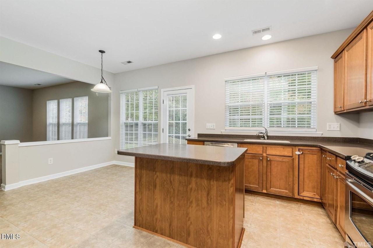 2101 Addenbrock Dr - Photo 4 of 22