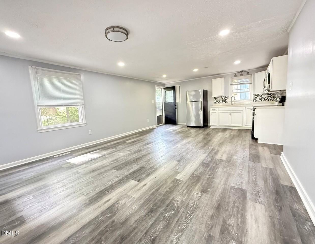 801 Carter Ave - Photo 2 of 25