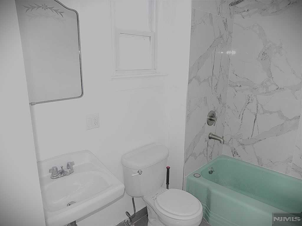 33 Center St - Photo 7 of 12
