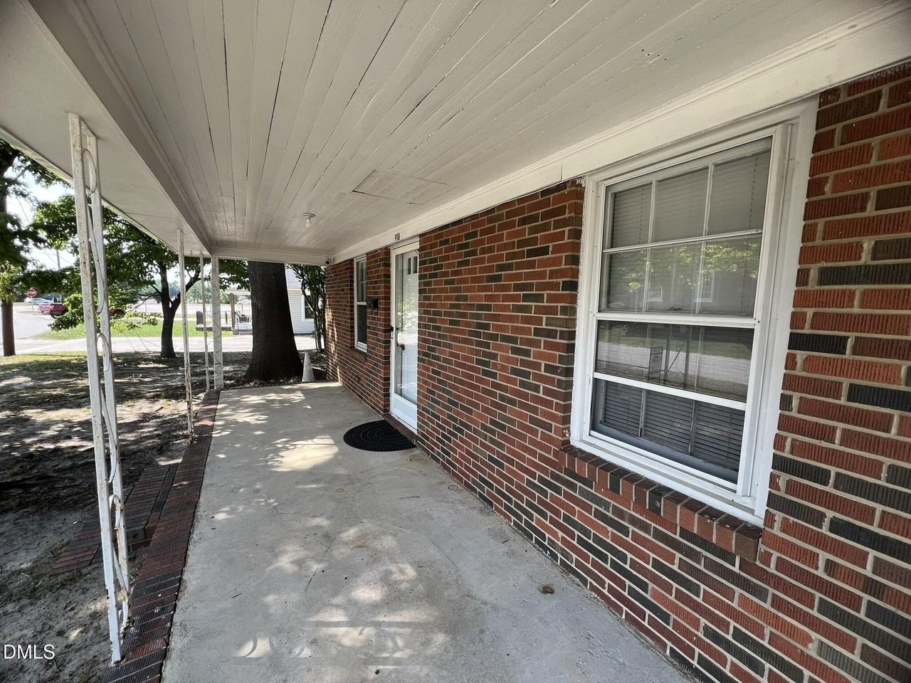 918 Durham St - Photo 2 of 13