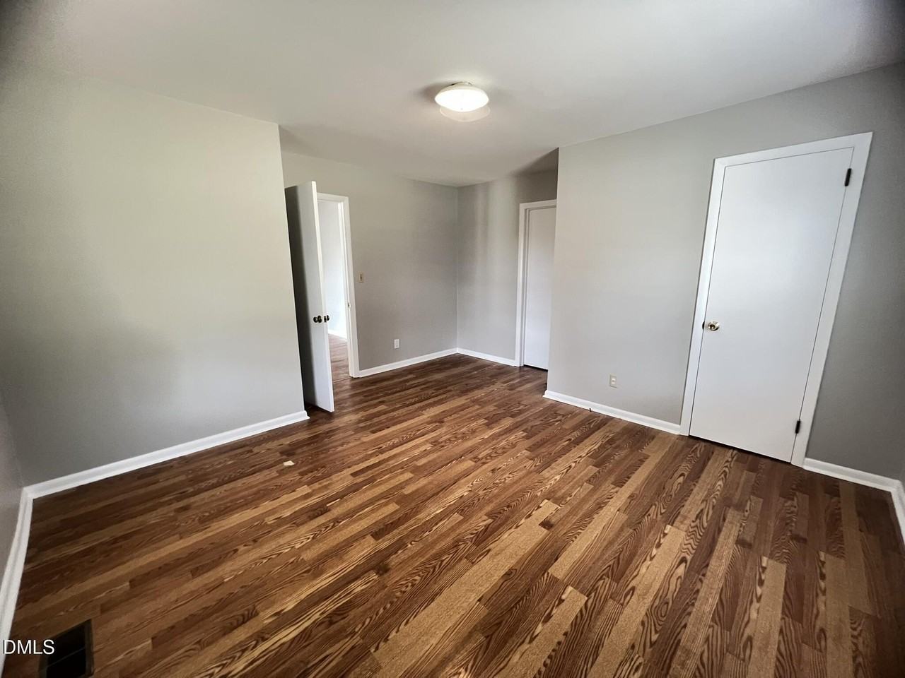918 Durham St - Photo 4 of 13