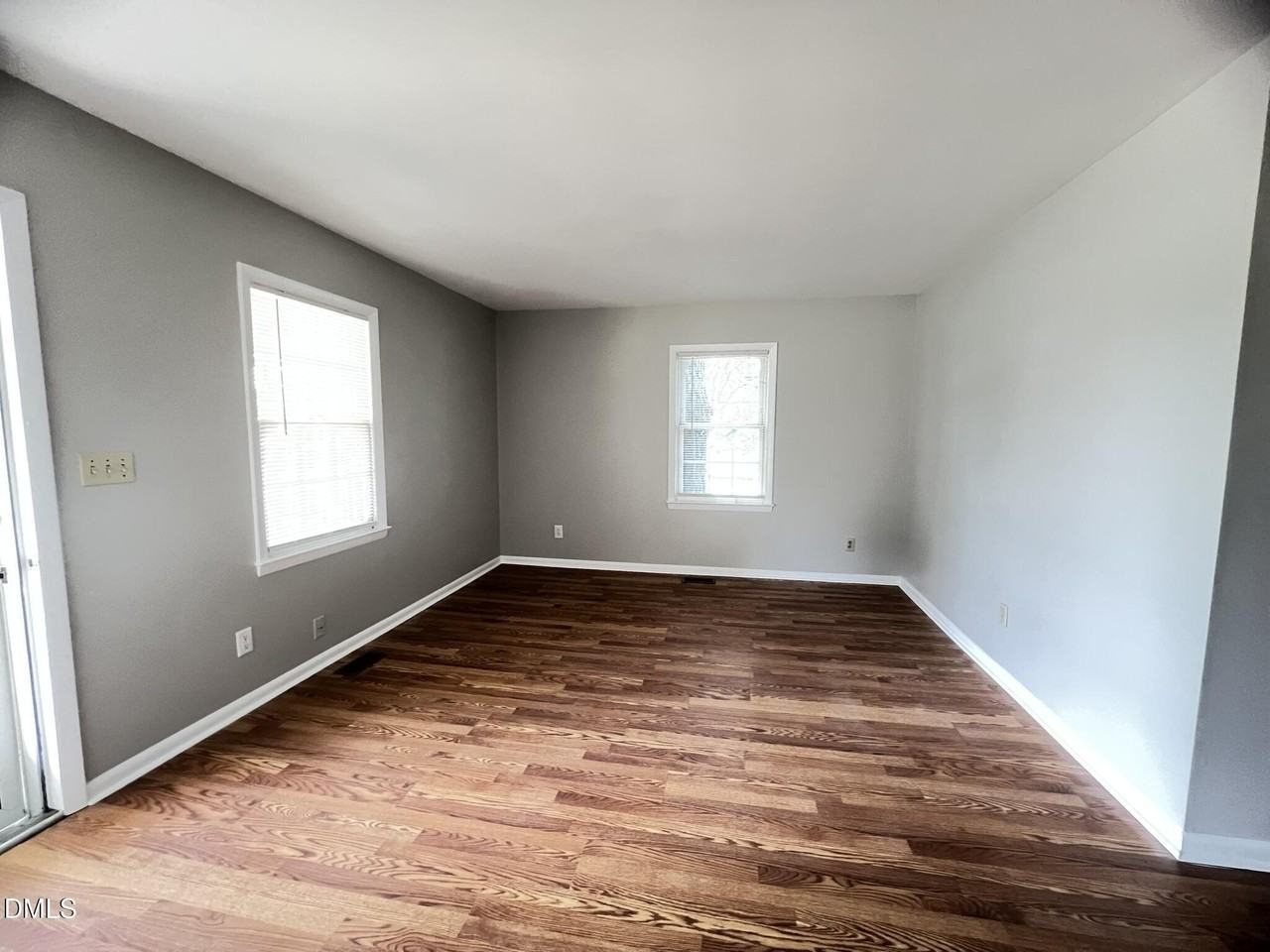 918 Durham St - Photo 5 of 13