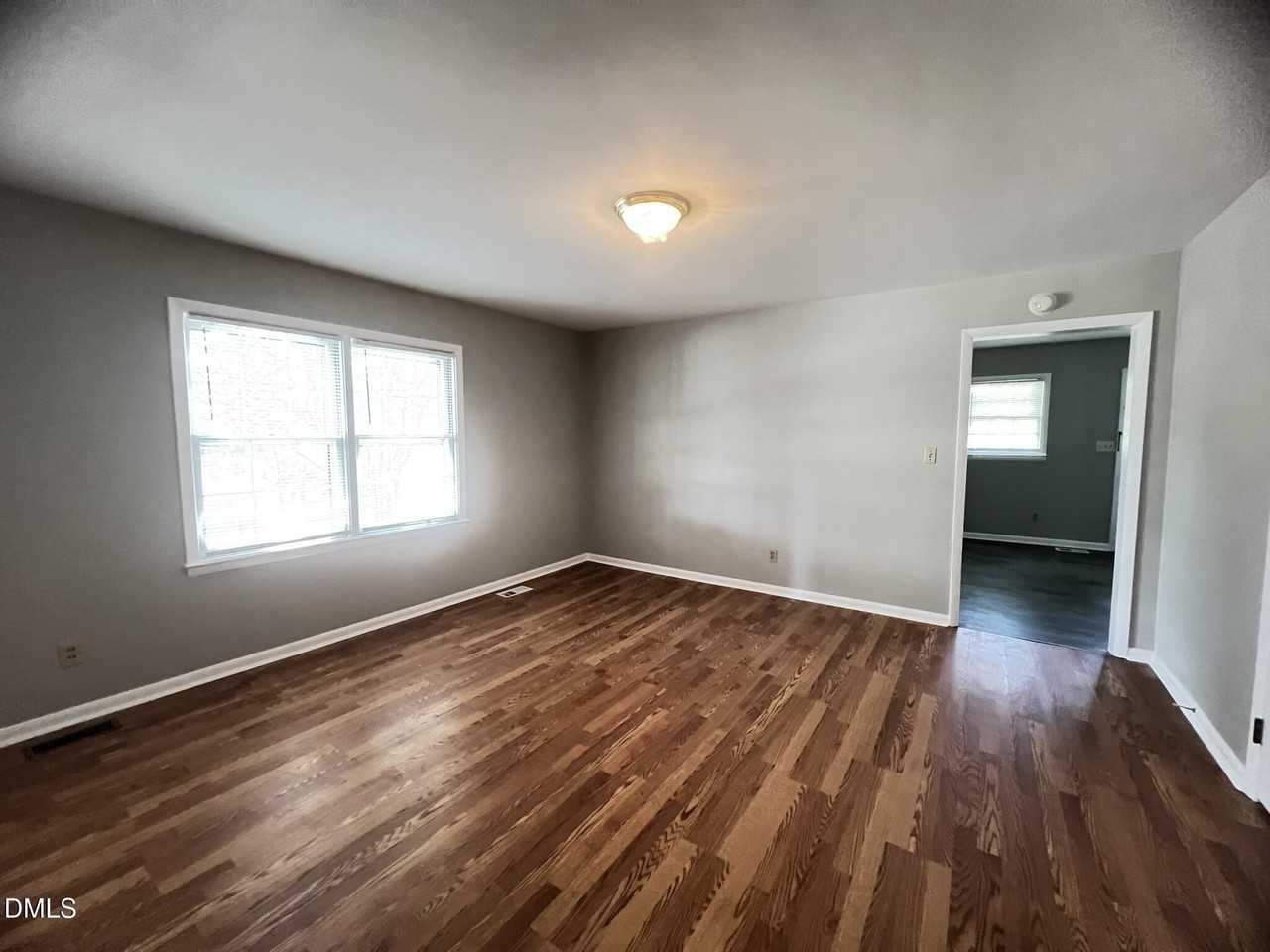 918 Durham St - Photo 6 of 13