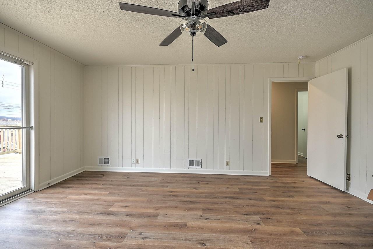 424 W Maple St #2 - Photo 3 of 34