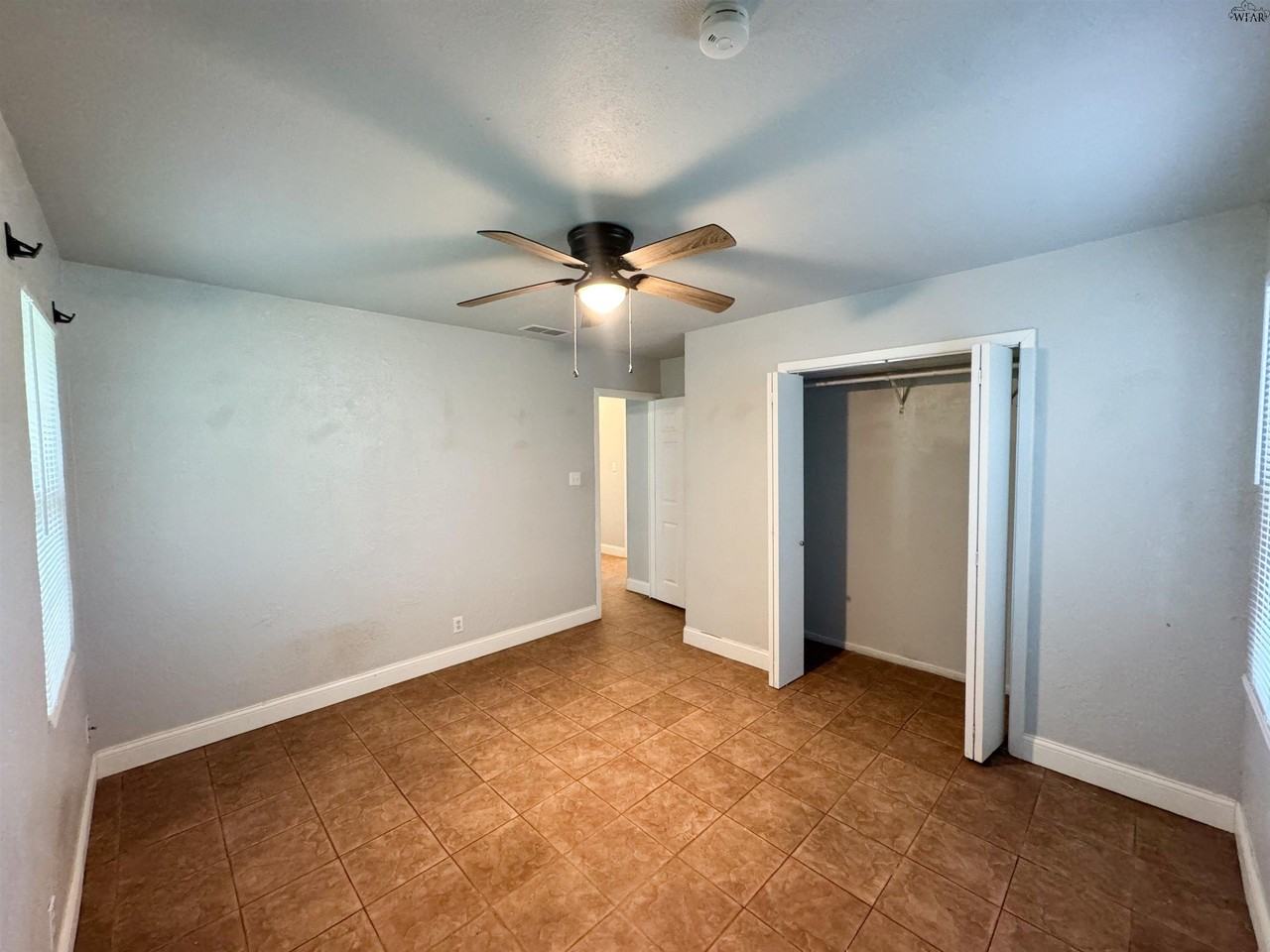 1403 E Cortez Dr - Photo 5 of 13