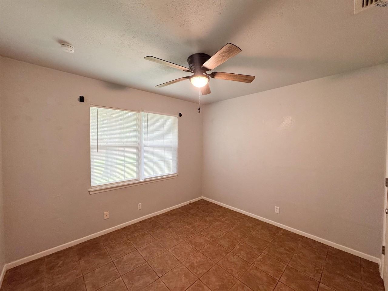 1403 E Cortez Dr - Photo 6 of 13