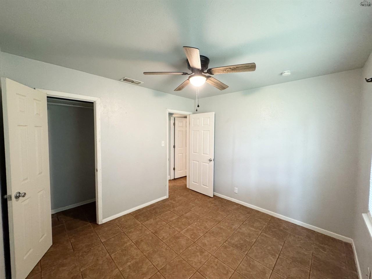 1403 E Cortez Dr - Photo 7 of 13