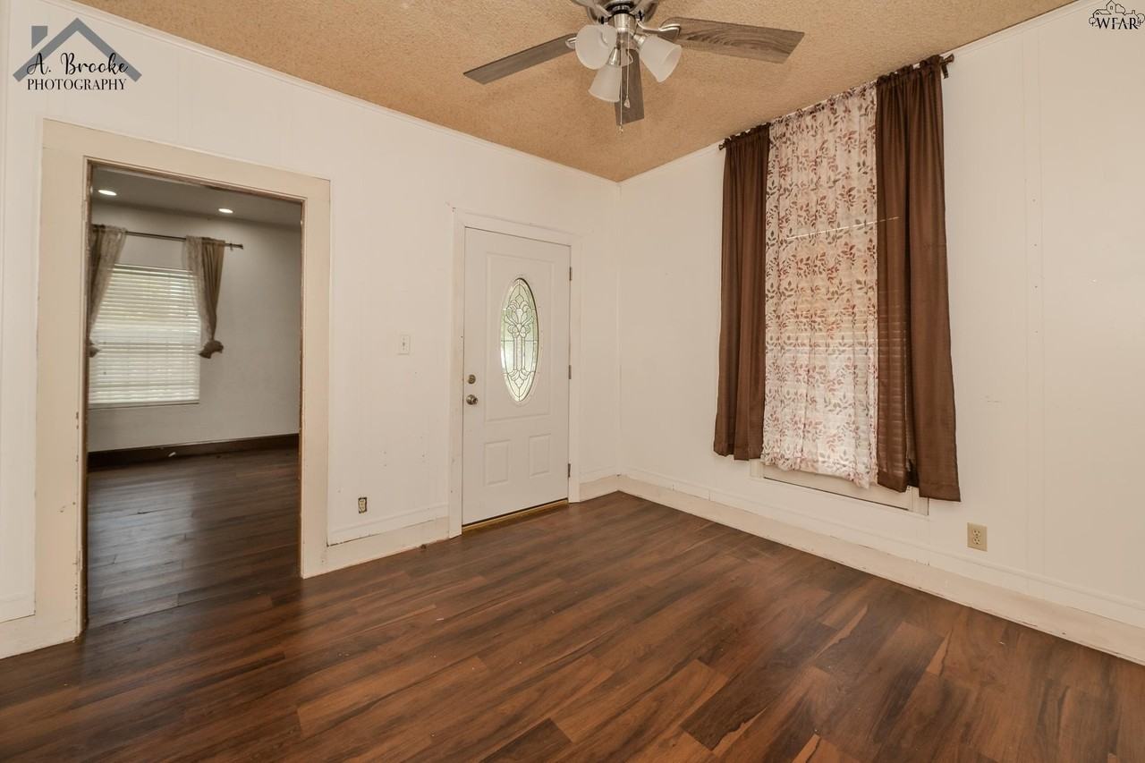 502 Marconi St - Photo 5 of 30