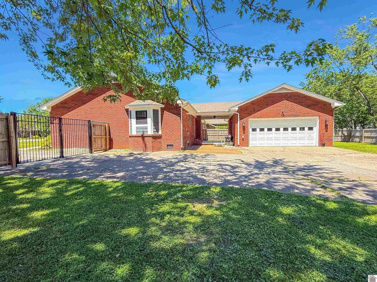 809 Bagwell Blvd - Photo 2 of 29