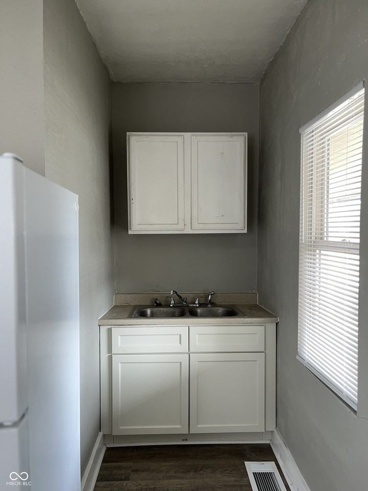 1538 N Grant Ave Unit A - Photo 6 of 8