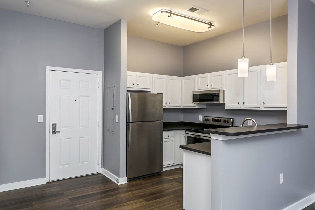St James Apartments - Photo 7 of 17