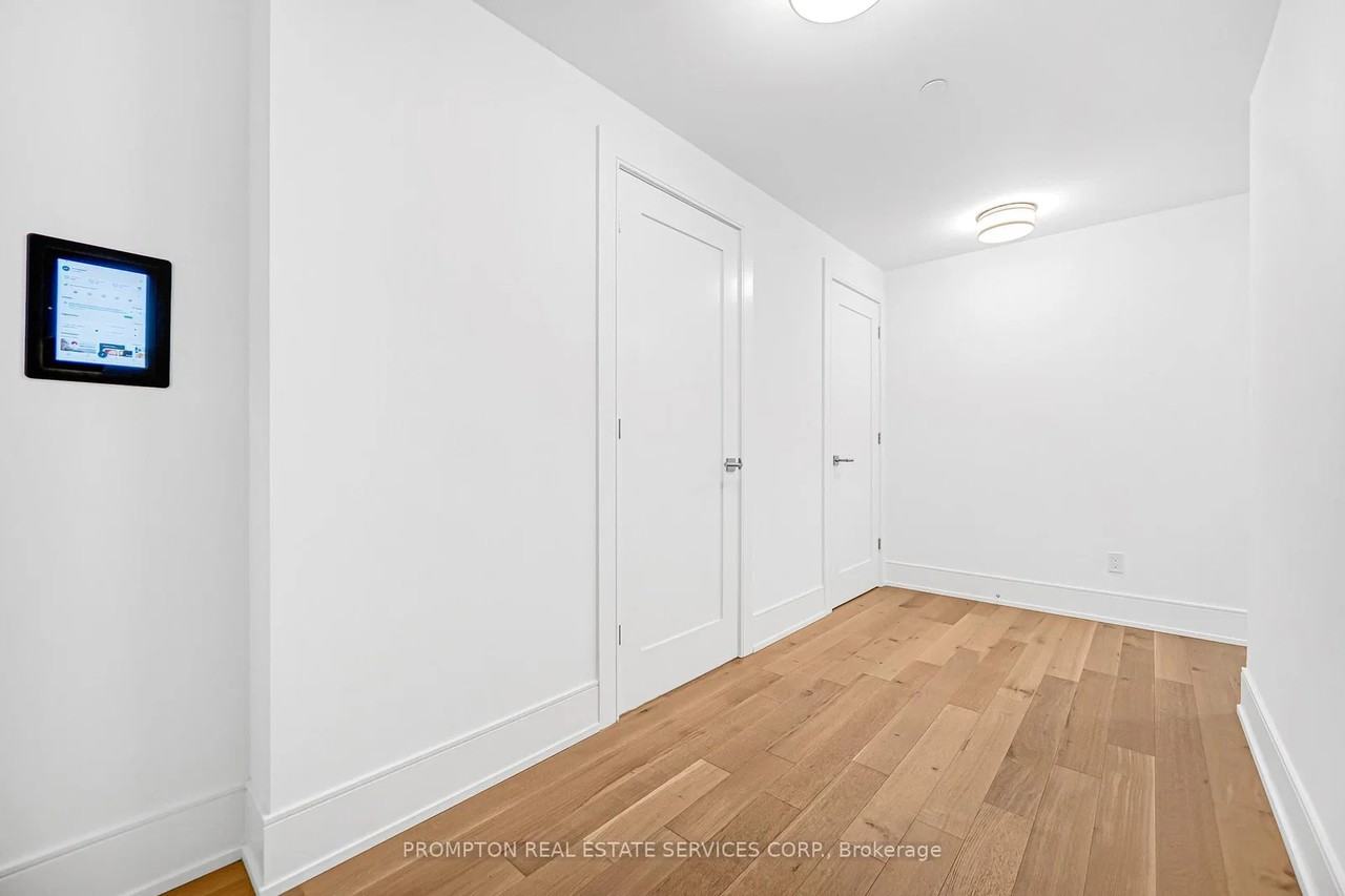 455 Wellington Street West - Photo 8