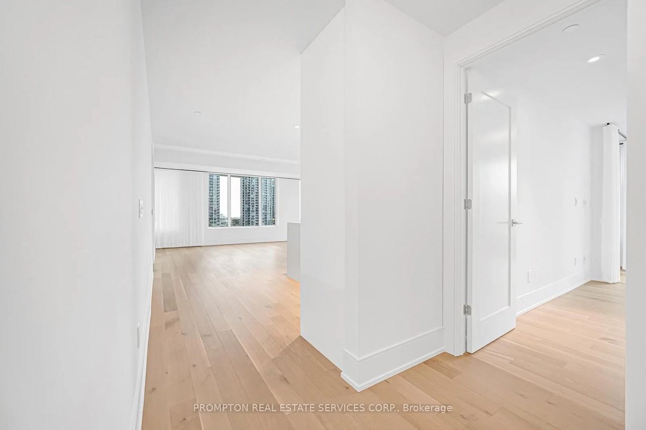 455 Wellington Street West - Photo 9