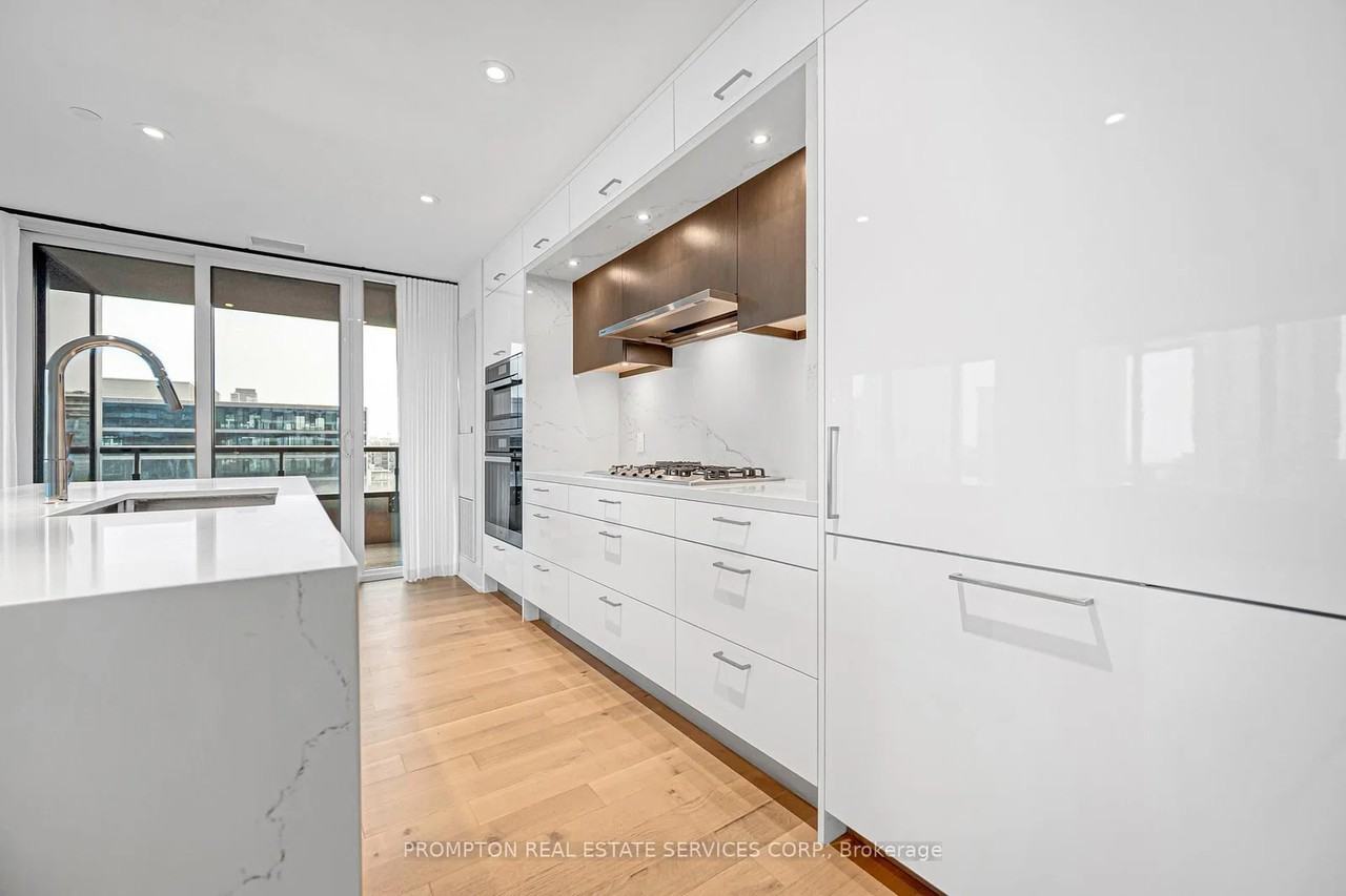 455 Wellington Street West - Photo 11