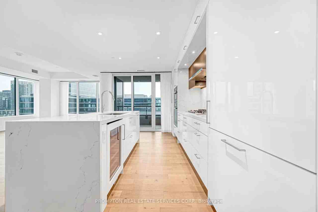 455 Wellington Street West - Photo 13