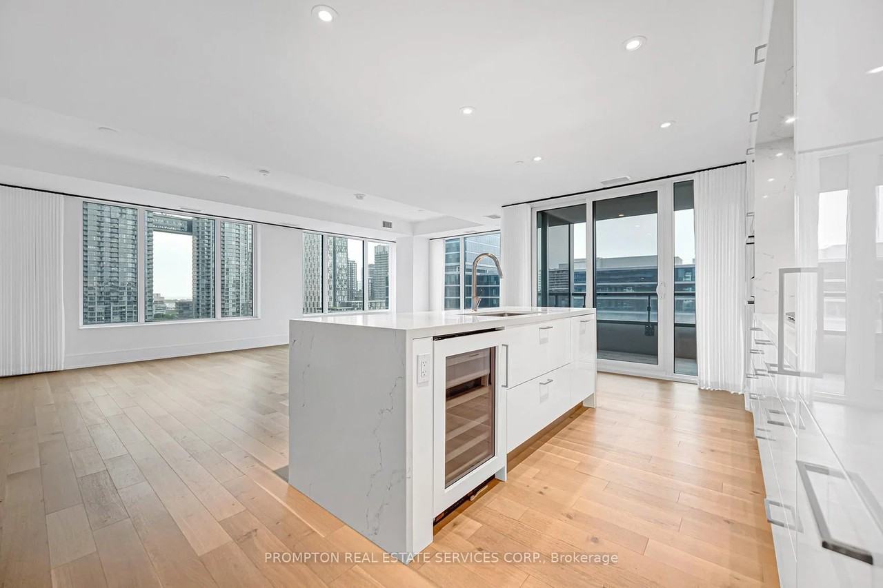 455 Wellington Street West - Photo 15