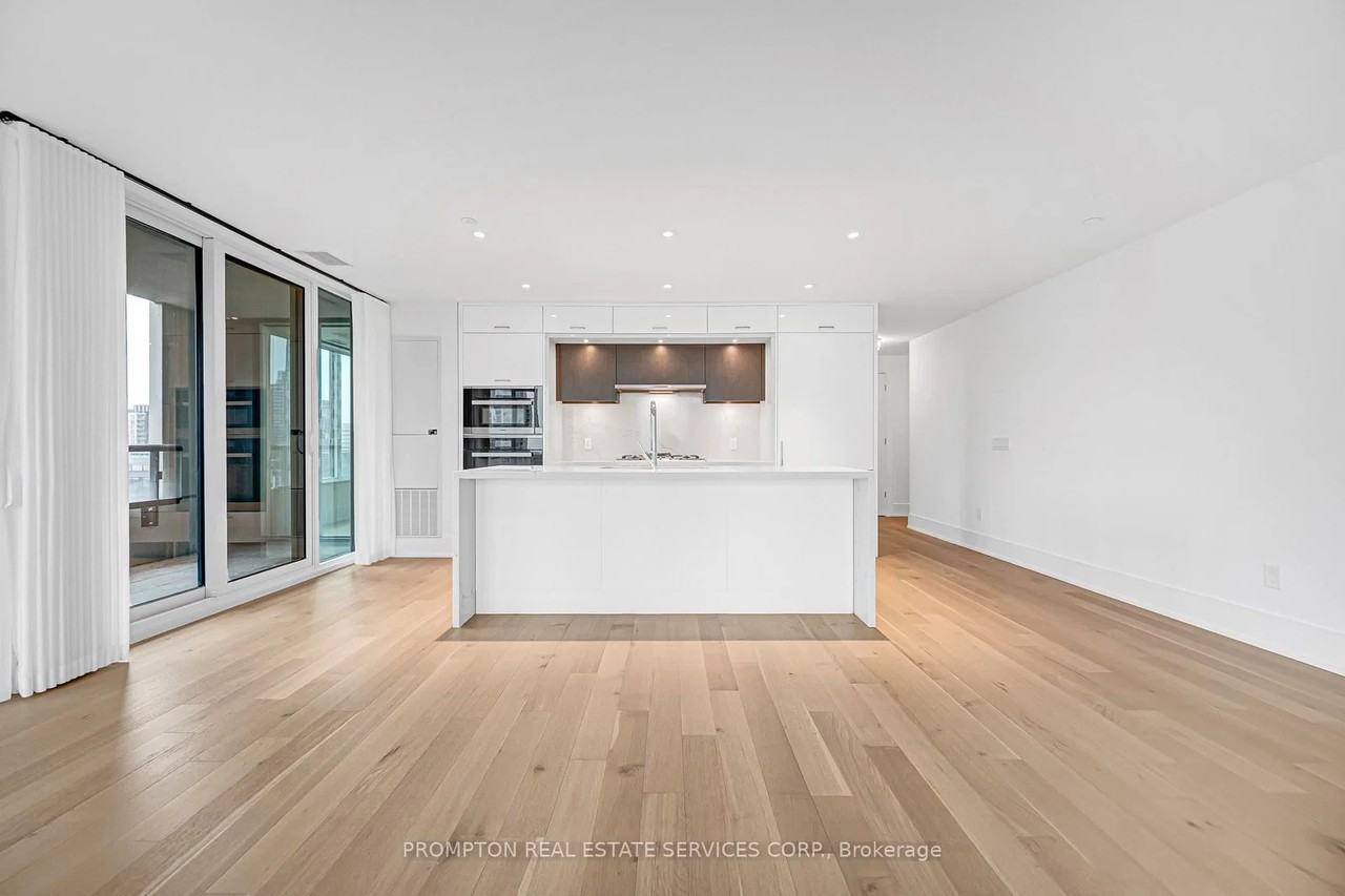 455 Wellington Street West - Photo 17