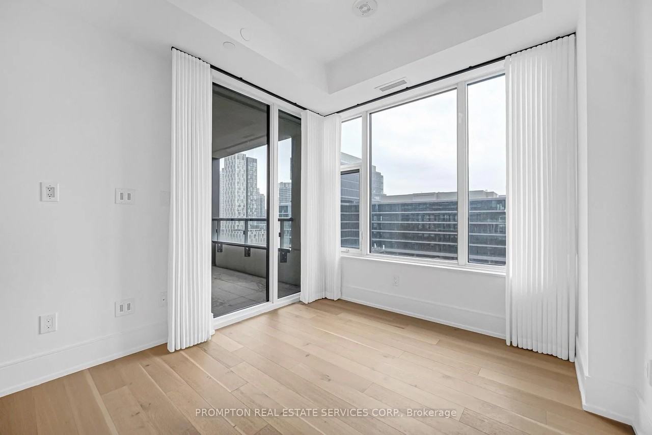 455 Wellington Street West - Photo 33