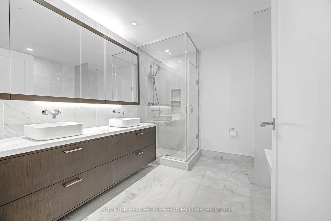 455 Wellington Street West - Photo 44