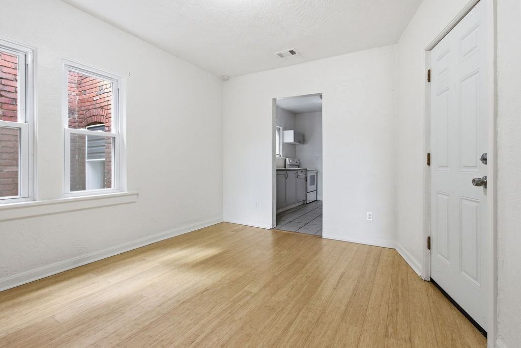 545 6th St #2 - Photo 3 of 13