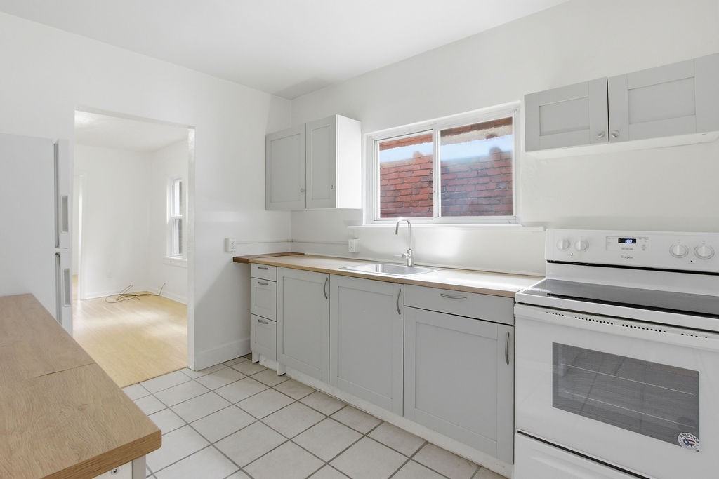 545 6th St #2 - Photo 4 of 13