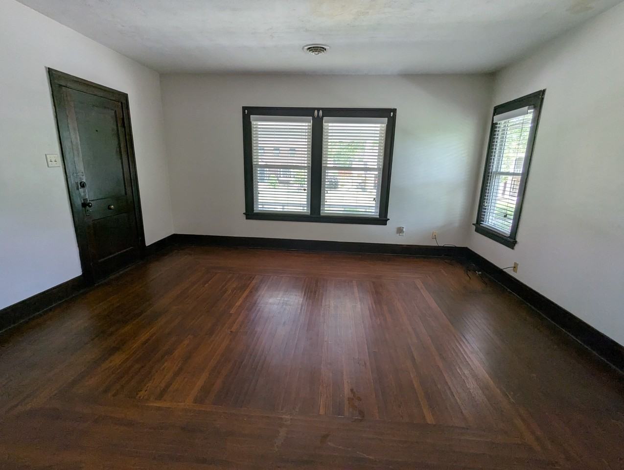 308 Stanley St #3 - Photo 5 of 9