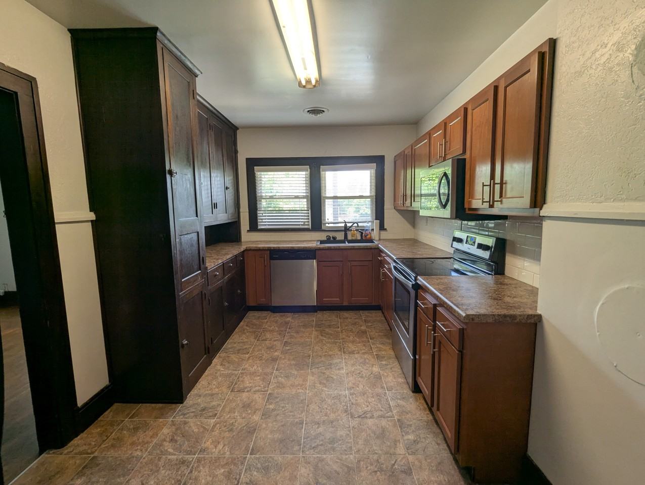 308 Stanley St #3 - Photo 7 of 9