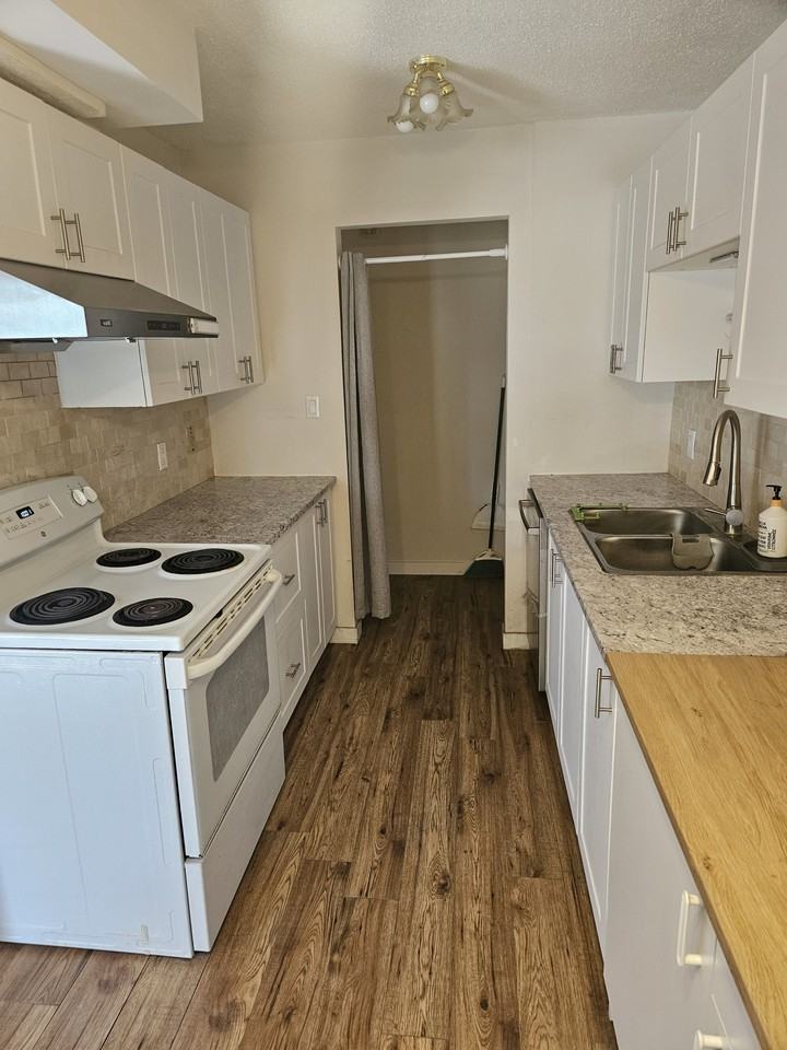 4220 Castle Rd #H - Photo 5 of 12