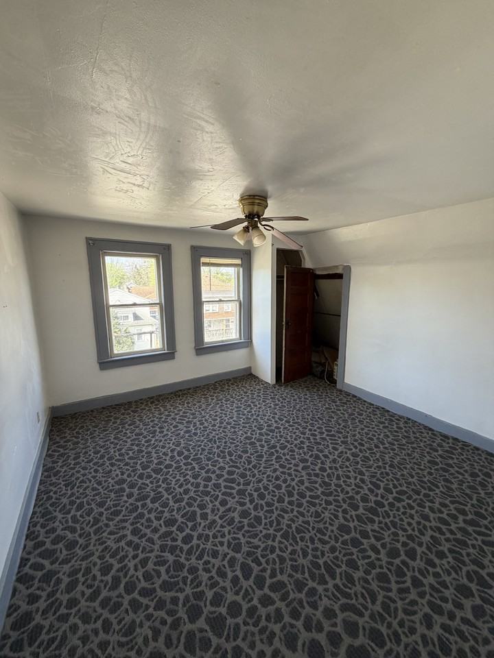 411 Jackson Ave #3N - Photo 3 of 9