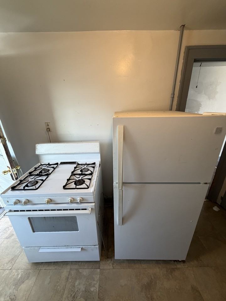411 Jackson Ave #3N - Photo 4 of 9
