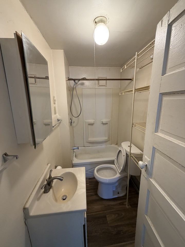 411 Jackson Ave #3N - Photo 7 of 9