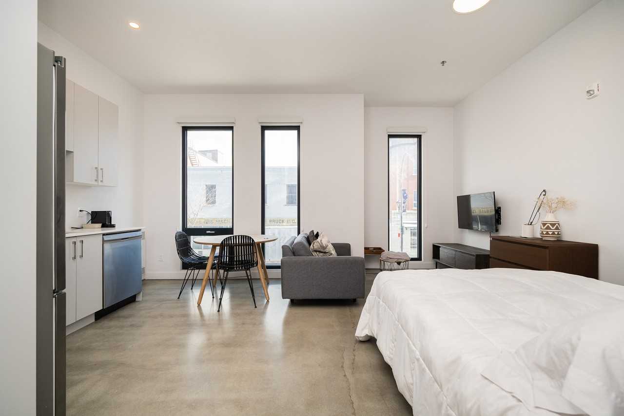 6728 Boulevard Saint-Laurent #207 - Photo 2 of 6