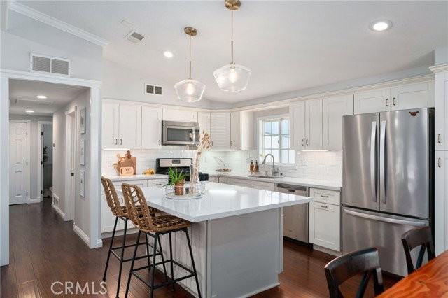 2273 Columbia Dr - Photo 3 of 8