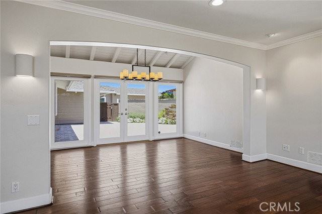 1840 Temple Hills Dr - Photo 5 of 6
