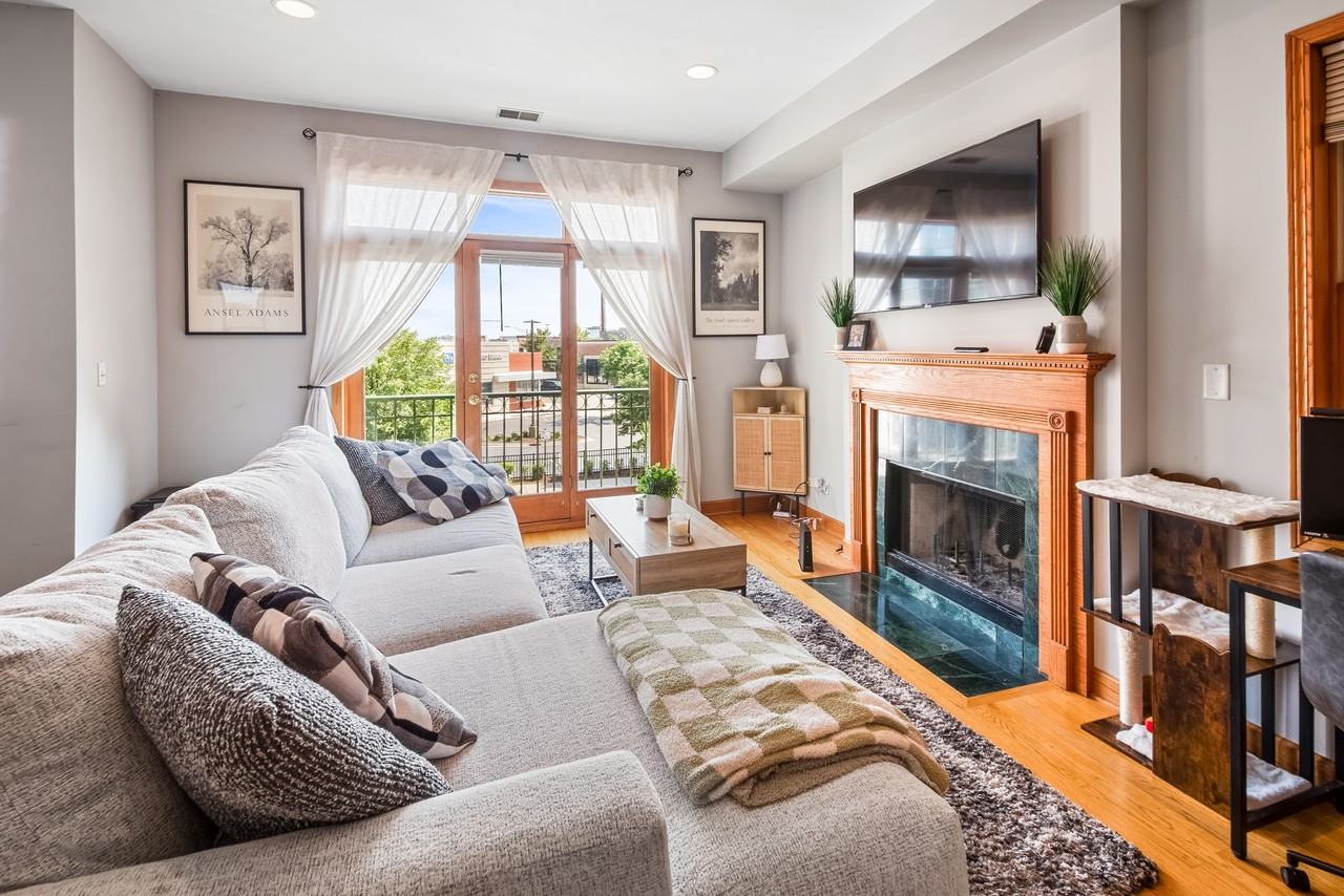 1954 W Diversey Pkwy #3W - Photo 5 of 18