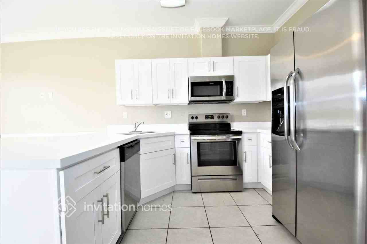 16960 Sw 141st Ave - Photo 7 of 18