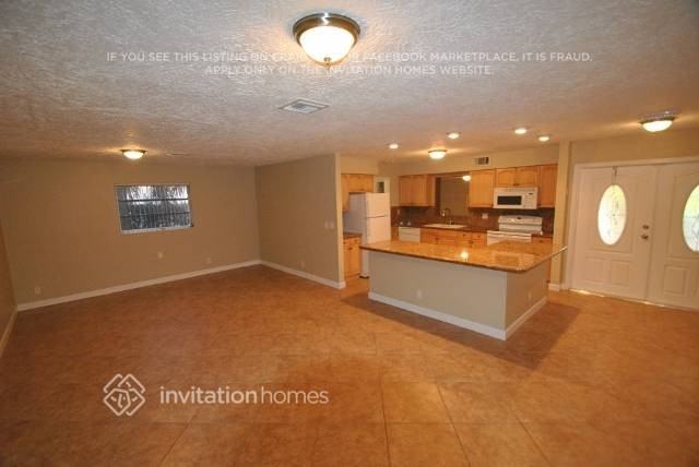 1612 Nw 5th St - Photo 3 of 10