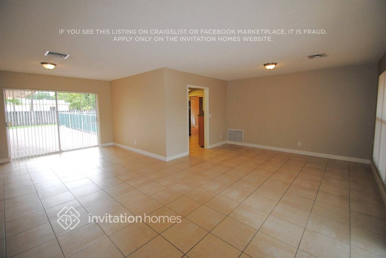 1810 N 47th Ave - Photo 2 of 10