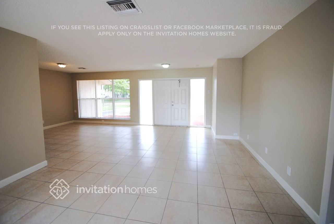 1810 N 47th Ave - Photo 3 of 10