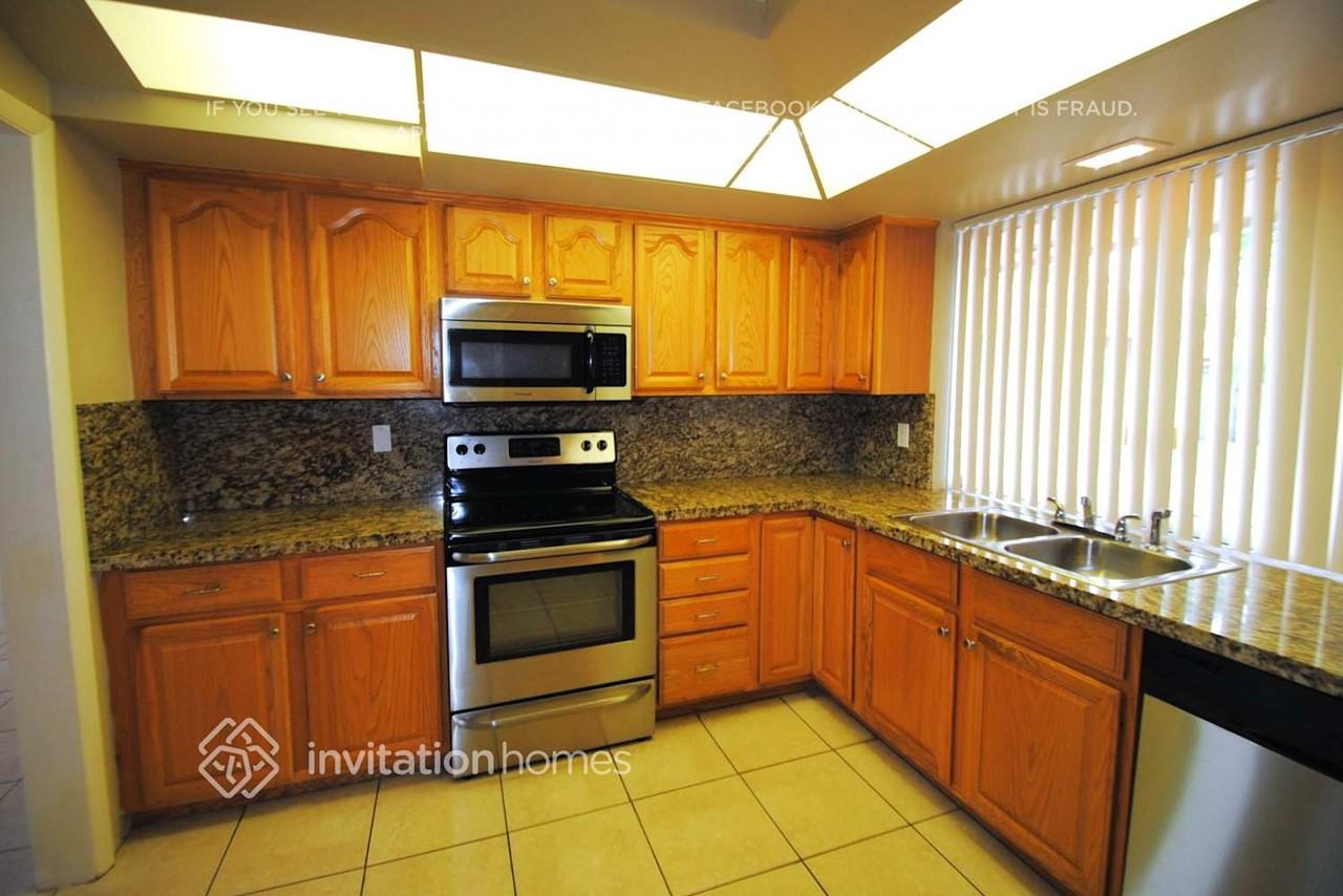 1810 N 47th Ave - Photo 4 of 10