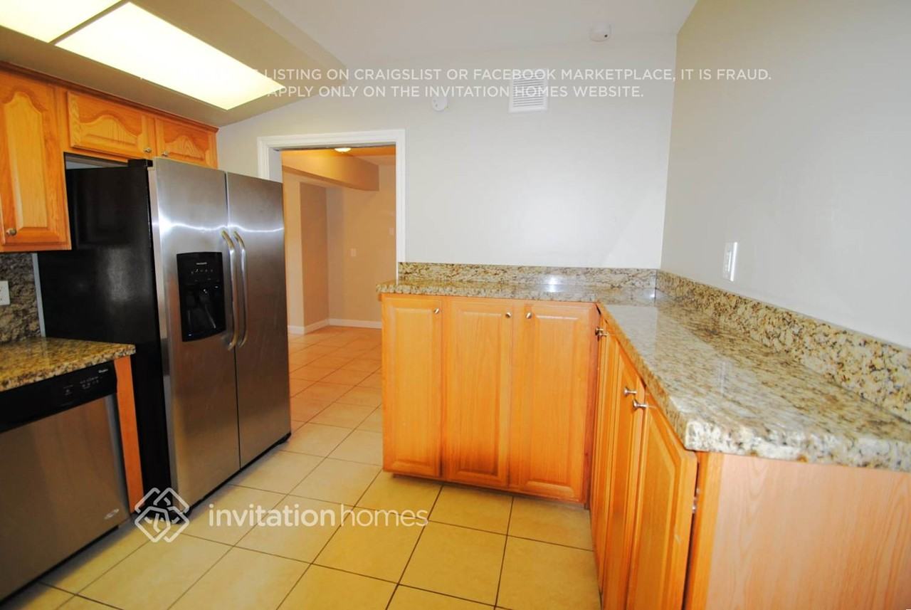 1810 N 47th Ave - Photo 5 of 10
